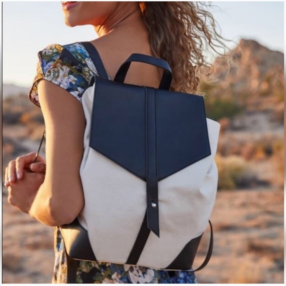 Deux lux Demi canvas backpack - Picture 1 of 8
